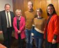 Bild: Kerstin Ehemann/exb
Bei der Jahreshauptversammlung der Freien Wähler Nabburg wurde Irene Ehemann (Zweite von links) als Vorsitzende bestätigt. Mit im Bild (von links) sind zu sehen: Dieter Jäger, Alexander Trautner, Marie Theres Brell und Verena Obermeier.