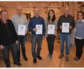 Bild: jr
Jahrzehntelange Mitarbeiter ehrte bei einer Jahresabschlussfeier die Firma Landtechnik Malzer. Im Bild (von links) Seniorchef German Malzer, Bernd Riedel, Lorenz Männer, Sandra Franz, Harald Püschner und Firmeninhaberin Karin Riedel.