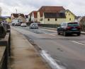 Bild: Hösamer
Die kleine Naabbrücke in Schwarzenfeld wird erneuert. Das wird zwei Jahre dauern. Im März soll es losgehen.