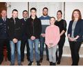 Bild: pi
Bürgermeisterin Marina Hirnet (rechts) und Kreisbrandmeister Alexander Klettner (links) freuen sich über die neuen Aktiven bei der Feuerwehr Brünst.