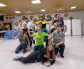Bild: Josef Maschauer/exb
Das Männerballett um (erste Reihe, von links) Florian Heinl, Christoph Heinl und Patrick Etterer sowie (zweite Reihe, von links) Marco Wegmann, Christian Köllner und Thomas Wegmann sowie (dritte Reihe, von links) André Pinzer, Alexander Pschörer, Thomas Sticht und (hinten) Andreas Rickauer mit Trainerin und Choreographin Larissa Wegmann.