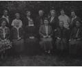 Archivbild: dob
Die Vorstandschaft des Evangelischen Frauenbunds anlässlich des Abschieds der Vorsitzenden Gogg im Jahr 1929: Elise Fuchs, Else Bamler, Minna Höllerer, Babette Stark, Frau Lehrer Kühner, Justine Hopf und Elisabeth Schwarz (hinten, von links) sowie Emma Ebert, Elise Weishäupl, Schwester Elise Schmidt, Frau Gogg, Frau Gerichtsvollzieher Höcker und Babette Hofmann (Schübl'adl) (vorne, von links).