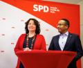 Bild: Matthias Balk/dpa
Die neue Generalsekretärin der Bayern-SPD Ruth Müller (links), steht während einer Pressekonferenz zur Neubesetzung der Stelle des Generalsekretärs neben Nasser Ahmed, stellvertretender Generalsekretär der Bayern-SPD.