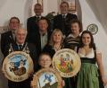 Bild: vt
Die Zimmerstutzen-Schützengesellschaft 1896 Hirschau proklamiert ihre neuen Würdenträger (von links): Richard Schwarz, Schützenkönig Franz Dorfner, Schützenmeister Günter Heidl, Norbert Kummert, Jugendkönig Luis Heidl, Schützenliesl Johanna Bauer, Schützenmeister Georg Schmer vom Patenverein, Kathinka Weich und Sonja Groth.