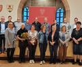 Bild: Kerstin König
Treue Blutspender wurden im Rathaus in Sulzbach-Rosenberg geehrt. Bürgermeister Michael Göth (links) und BRK-Kreisgeschäftsführer Sebastian Schaller (hinten rechts) würdigten deren Bereitschaft, mit Blutspenden Leben zu retten.