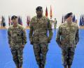 Bild: mor
Hermes F. Acevedo (rechts) ist der neue ranghöchste Unteroffizier der US Armee Garnison Bavaria. Oberst Kevin Poole (Mitte) übergab ihm die Amtsgeschäfte von seinem Vorgänger Sebastian A. Camacho (links)