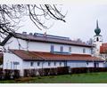 Bild: bkr
Sonnenstrom wird künftig auf dem Dach des Rathauses in Immenreuth erzeugt.