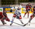 Bild: Werner Moller
Förderlizenzspieler Roman Kechter (weißes Trikot) erzielte am Sonntag bei der 3:5-Niederlage in Memmingen sein erstes Tor für die Blue Devils.
