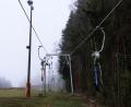 Bild: bkr
Die Bügel des Tannenberglifts warten seit Wochen auf Skifahrer. Statt Schnee nur Regen. Wie es mit dem Lift weitergeht wird Thema in einer der nächsten Gemeinderatssitzungen sein. Gleiches gilt für den Kinderlift.