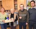 Bild: no
Bei der Gratulation zum 80. Geburtstag: (von links Frauenbund-Vorsitzende Monika Gleißner, die Jubilarin Katharina Schaller, ihr Sohn Werner und der Zweite Bürgermeister der Gemeinde Illschwang, Benjamin Hiltl.