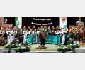 Bild: lg
In orchestraler Stärke präsentierte sich die Stadtkapelle beim Neujahrskonzert 2023. Bei der begeistert aufgenommenen Zugabe der „Bodensee-Polka“ erhoben sich die Musiker und auch Kapellmeister Tobias Zeitler dirigierte in Richtung Publikum.