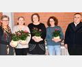 Bild: sche
Vier langjährige Beschäftigte der Kindertagesstätte St. Josef werden geehrt (von links): Reinhilde Denninger, Sandra Schmegner, Patricia Stief, Tanja Riß und Pfarrer Eduard Kroher.