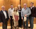 Bild: sor
Die SPD-Kreistagsfraktion verabschiedete jahrelange Kreistagsmitglieder (von links): Fraktionsvorsitzender Winfried Franz, Kreisvorsitzender Uwe Bergmann, Veronika Frenzel, Bürgermeisterin Brigitte Bachmann, Armin Rüger und der stellvertretende Landrat Michael Rischke.