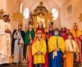 Bild: Karl-Heinz Thoma/exb
Die Sternsinger zogen in drei Gruppen durch die Ortschaften Püchersreuth, Ilsenbach, Lanz, Oberndorf und Botzersreuth. Sie sammelten knapp 2000 Euro für die notleidende Kinder in Indonesien.