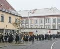 Bild: Gabi Schönberger
Anton Binners Wirkungsstätten, das Rathaus und das Landratsamt, sind nicht weit vom Friedhof entfernt, wo er am Mittwochnachmittag seine letzte Ruhe fand. Ein langer Trauerzug begleitete ihn.
