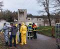 Bild: Hösamer
In einem Betrieb nahe Bruck ist die Vogelgrippe ausgebrochen. Mitarbeiter der KBLV und einer Spezialfirma werden auf ihren Einsatz vorbereitet.
