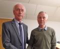 Bild: br
Oswald Geisler (rechts) schließt die Lücke in der SPD-Gemeinderatsfraktion. Den Nachrücker aus Weihermühle, bereits von 1996 bis 2020 Mitglied des Gemeinderates, hat Bürgermeister Peter König per Handschlag begrüßt.