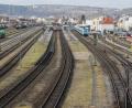 Bild: Hösamer
Am Bahnhof Schwandorf wird so gut wie keine Schwelle neben der anderen bleiben: Wenn der Ostkorridor Hof-Regensburg-München ausgebaut und elektrifiziert wird, müssen beinahe alle Gleise verlegt werden.