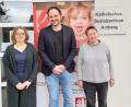 Bild: Diana Mameli
Michael Trummer (Mitte) zeichnete Anne Kuchler (links) und Franziska Lehmann aus.