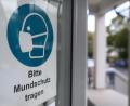 Bild: Robert Michael
Die Coronazahlen in Weiden und im Landkreis Neustadt/WN steigen. In bestimmten Situationen eine Maske zu tragen, könnte ratsam sein.