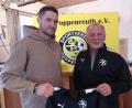Bild: fpoz
Heribert Pickert (rechts), Vorsitzender des Bezirksligisten SV Poppenreuth, präsentierte den neuen Trainer Jiri Prochazka.
