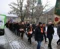 Bild: sne
Politik und Vereine ziehen von der alten Pfarrkirche über den Marktplatz im Gedenken an ihren Ortsfeiertag.