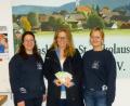 Bild: lts
Musikvereinsvorsitzende Maria Schmidt (rechts) und Justina Weigl (links) überreichten die Spende an Dr. Stephanie Franke.