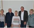 Bild: ak
Anna Müller (links) und Angelika Fraunholz (Mitte) als Stellvertreterinnen bilden zusammen mit dem neuen Vorsitzenden Rudi Heier (Zweiter von rechts) das neue Vorstandstrio der Schlaganfallselbsthilfegruppe Speichersdorf e.V.. Kassenprüfer sind Alfred Malzer (Zweiter von links) und Marie-Luise Dietz (rechts).