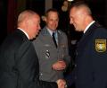 Bild: e
Beim gemeinsamen Neujahrsempfang des Kümmersbrucker Bürgermeisters Roland Strehl (links) und des Kommandeurs des Logistikbataillons 472, Oberstleutnant Martin Hillebrand (Mitte) waren viele hochrangige Personen aus den Bereichen Politik, Polizei und Gesellschaft anwesend.
