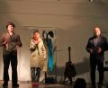 Bild: stg
Das Trio vom Regensburger "Statt-Theater" begeisterte im Mehrzweckraum der Grundschule