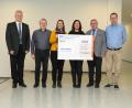 Bild: Stiftland-Gymnasium/exb
Matthias Weiser (stellvertretender Schulleiter), Hermann und Stefanie Heinrich (Musiklehrer), Schirmherrin Claudia Grillmeier, Schulleiter Albert Bauer und Musiklehrer Andreas Sagstetter freuen sich über die Rekordsumme von über 2000 Euro für Lichtblicke.
