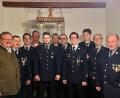 Bild: Melanie Völkl/exb
Bürgermeister Alfred Stier (links) gratulierte zum Generationenwechsel in der Vorstandschaft der Feuerwehr Hohenthan. Im Bild: (von links) Gerhard Völkl, Tobias Frank, Markus Blei, Patrick Mauerer, Thomas Beimler, Alois Schuller, Marco Frank, Christian Walter, Carolin Mayer und Engelbert Träger.