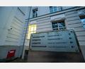 Bild: Armin Weigel/dpa
Ein 40 Jahre alter verurteilter Mörder war Anfang Januar bei einem Gerichtstermin in Regensburg aus einen Fenster geflohen. Nach der Flucht haben nun Polizei und Justiz Fehler eingeräumt.