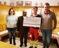 Bild: Petra Donhauser/exb
Der Erlös des Pursrucker Pfarrfestes geht an die First Responder (von links): stellvertretende Pfarrgemeinderatssprecherin Ingrid Richter, Pfarrer Moses Gudapati, Nicole Meier von den First Respondern und Pfarrgemeinderatssprecher Stefan Schadl.