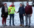 Bild: lep
Der CSU-Ortsverband mit zweiter Vorsitzender Anna Rauh sowie (von rechts) Vorsitzendem Josef Schreglmann und Kassier Maximilian Strauß überreicht an die First Responder um Leiter Justin Goss eine Spende in Höhe von 450 Euro.