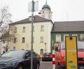 Bild: bl
Die Stadt Pfreimd legt bei den E-Tankstellen eine Pause ein bis zur Entscheidung über ein Gesamtkonzept. Auf den beiden ursprünglich einmal für E-Fahrzeuge reservierten Parkplätzen am Marktplatz darf nun bis dahin wieder jedes Fahrzeug parken.
