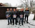 Bild: gz
Urkunden und Ehrennadeln erhalten für 20 Jahre Martin Ertl, Josef Bayer und Karl-Heinz Distner (vorne, von links). Für die Treue dankten Hans Zierer, Martin Eckert, Stefan Schmid und Martin Hauser (hinten, von links) im Namen des Vereins.