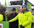 Bild: Horst Schwemmer/exb
Horst Schwemmer (rechts) bei der Agrar-Demo in Berlin mit dem BUND-Ehrenvorsitzenden Hubert Weiger (Hut)
