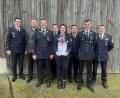 Bild: bö
Die bisherige Jugendwartin Cindy Härtl wird mit einem Geschenk aus dem aktiven Dienst bei der Feuerwehr Mendorferbuch-Egelsheim verabschiedet.