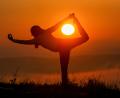 Symbolbild: Thomas Warnack/dpa
Solche oder ähnliche Posen können Interessierte bald auch auf den Yoga-Plattformen im Marktredwitzer Stadtwald einnehmen.