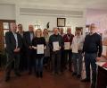Bild: Siedlervereinigung Neukirchen/exb
Die Siedlervereinigung Neukirchen würdigte langjährige Mitgliedschaft und besondere Verdienste. Von links Zweiter Bürgermeister Christian Sperber, Dritter Bürgermeister Wolfgang Rattai, Landesvorstandsmitglied Hans-Jürgen Reitzenstein, Christine Weidinger, Zweite Vorsitzende Jacqueline Misch, Eugen Guschin, Dieter Weiß, Werner Linhart, Michael Dietl und der Vorsitzende Günther Weinfurtner.