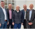 Bild: Conrad-Sportförderung/exb
Bei der Jahreshauptversammlung der Conrad-Sportförderung wurde der Vorstand des Vereins neu gewählt: Im Bild von links: Bürgermeister Hermann Falk, Hermann Schlosser, Klaus Conrad, Rudolf Stepper und Günter Simmerl (es fehlen Werner und Gertrud Conrad).