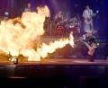Archivbild: Malte Krudewig/dpa
Rammstein Frontsänger Till Lindemann (r) feuert während des Titels «Mein Teil» auf der Bühne einen Flammenwerfer ab. Links steht Band-Mitglied Christian Lorenz.
