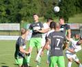 Archivbild: Brückmann
In der Sommervorbereitung war der Drittligaabsteiger Würzburger Kickers zu Gast bei der DJK Gebenbach (dunkle Trikots) und gewann das Testspiel klar.