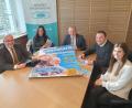 Bild: kaz
Bürgermeister Klaus Meyer, Bürgermeisterin Margit Bayer, Landrat Roland Grillmeier, Wirtschaftsförderer Anton Kunz und Isabel Sommerer vom Regionalmanagement (von links) stellten das Projekt Demografiewerkstatt vor.