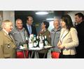 Bild: Hirsch
Staatsminister Albert Füracker (Dritter von links), CSU-Ortsvorsitzende Martina Englhardt-Kopf (zweite von rechts) und Landrat Thomas Ebeling suchten beim Neujahrsempfang des Schwandorfer CSU-Ortsverbandes das Gespräch mit den Johannitern.