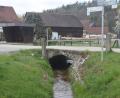 Bild: fz
Die Brücke über den Wittschaubach muss erneuert werden. Das gelingt nun, ohne die Ortsdurchfahrt in Lückenrieth allzu lange zu sperren.