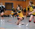 Bild: Hubert Ziegler
Tolle Ballannahme durch Lorena Tilgen (Mitte) vom SV Hahnbach, beobachtet von ihren Mannschaftskolleginnen Marie Heidlinger (links) und Lisa Kölbel (rechts).