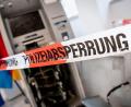 Bild: Matthias Balk/dpa/Symbolbild
Ein gesprengter Geldautomat ist hinter einem Flatterband mit der Aufschrift „Polizeiabsperrung“ zu sehen.