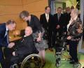 Bild: bö
Per Handschlag und mit persönlichen Worte begrüßt Bürgermeister Erich Meidinger (links) die Besucher des Neujahrsempfangs der Gemeinde, hier Altbürgermeister Albert Gruber und dessen Frau Valerie (rechts).